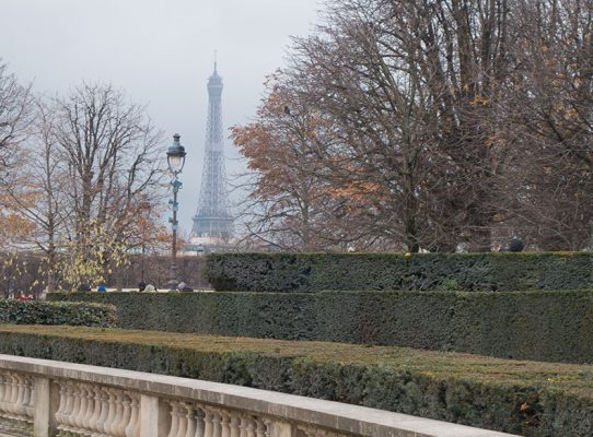 Photo couleur. L'automne à Paris. tour Eiffel